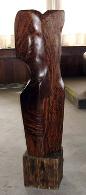 Mujer,madera de lapacho